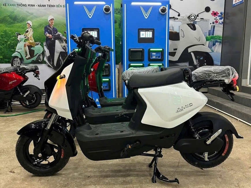 Giá từ 11,7 triệu đồng, thiết kế tích hợp bàn đạp: VinFast Amio “làm mưa làm gió” ở phân khúc xe máy điện học sinh