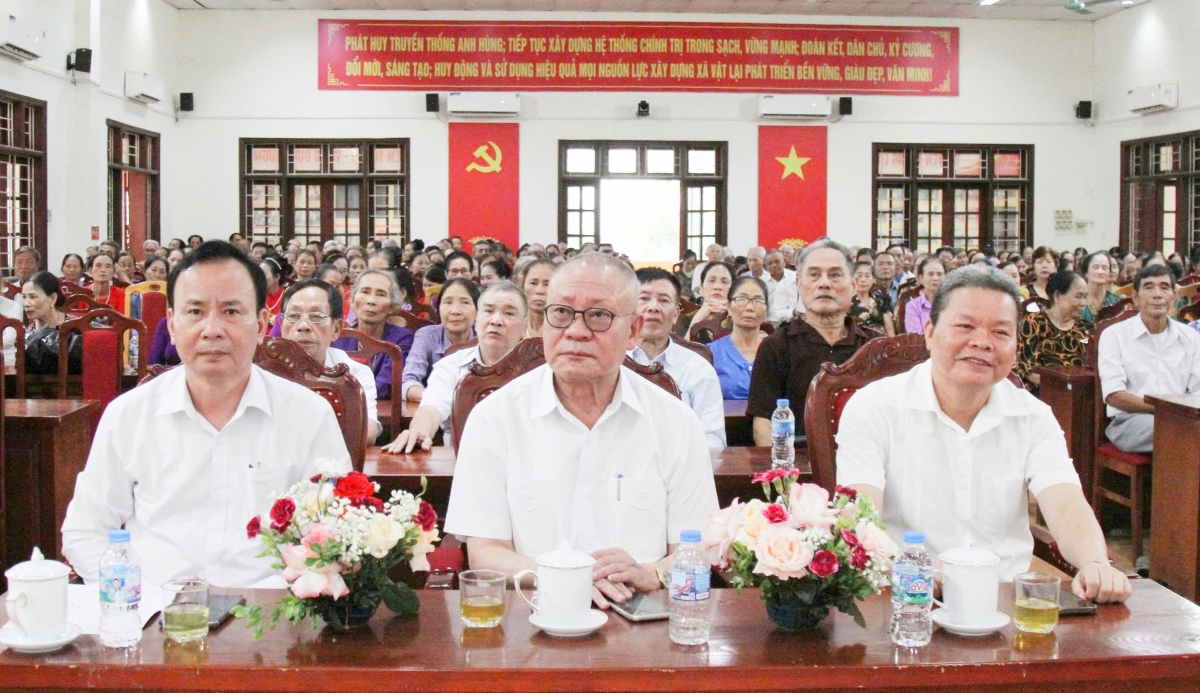 Các đại biểu tham dự Tọa đàm đàm “Chăm sóc sức khỏe chủ động cho NCT”