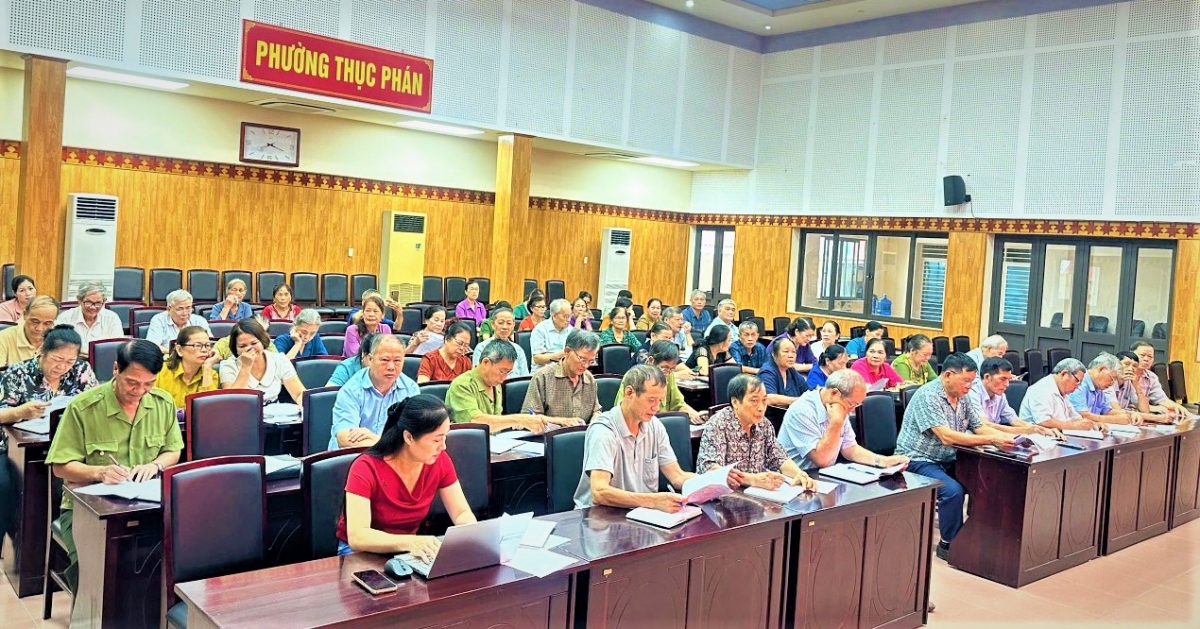 Các đại biểu tham dự Hội nghị sơ kết công tác Hội NCT 6 tháng đầu năm phường Thục Phán
