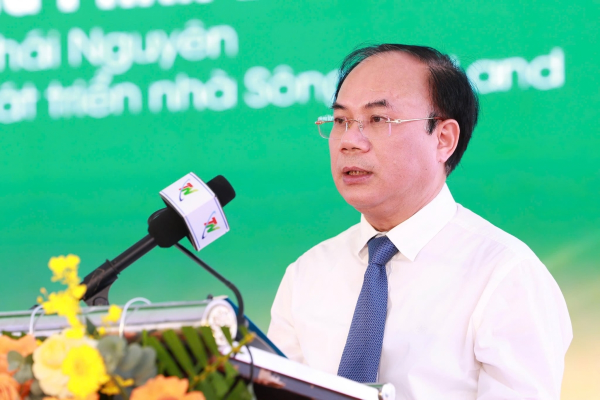Thứ trưởng Bộ Xây dựng Nguyễn Văn Sinh phát biểu tại buổi lễ