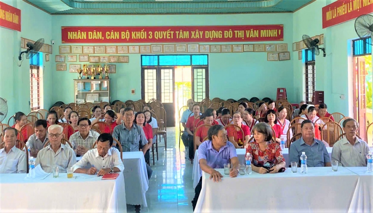 Các đại biểu tham dự Hội nghị sơ kết hoạt động CLB LTHTGN khối 3 xã Núi Thành