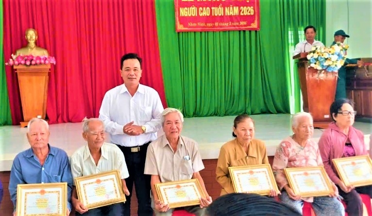 Mừng thọ NCT xã Nhơn Ninh, tỉnh Tây Ninh