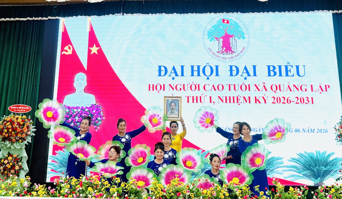 Văn nghệ chào mừng Đại hội Hội Người cao tuổi xã
