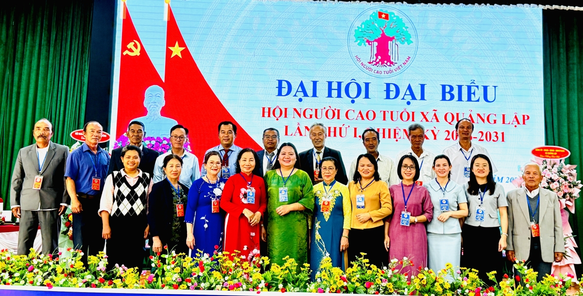 BCH Hội Người cao tuổi nhiệm kỳ mới ra mắt Đại hội cùng lãnh đạo Tỉnh Hội và địa phương
