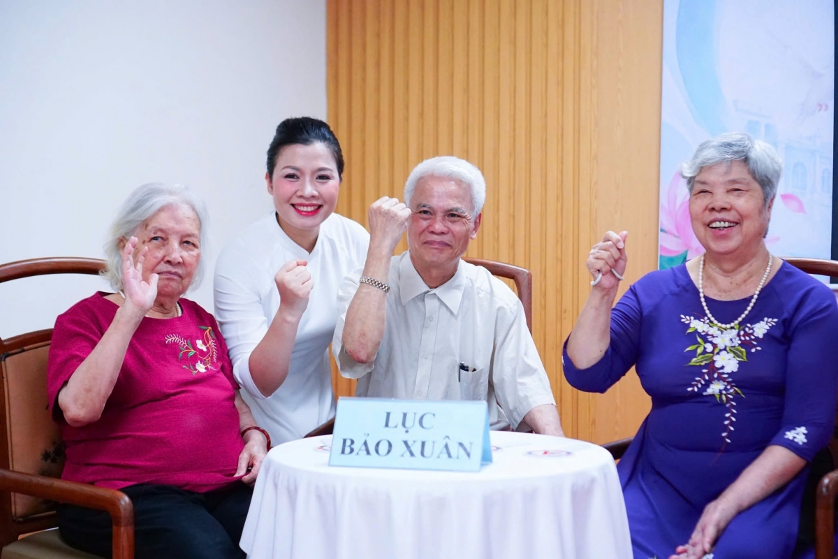 “Bạn già” - tình cảm lắng sâu, bền bỉ