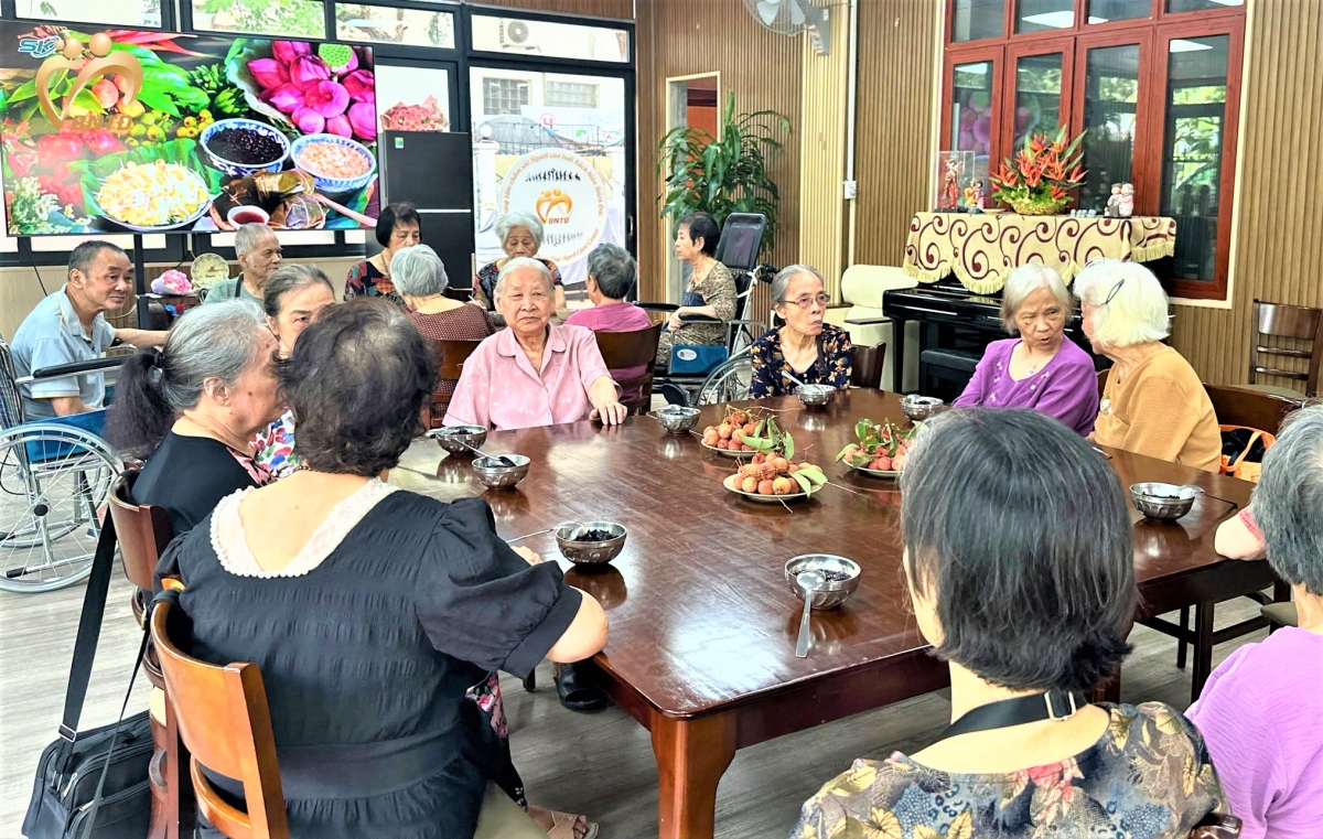 “Bạn già” - tình cảm lắng sâu, bền bỉ