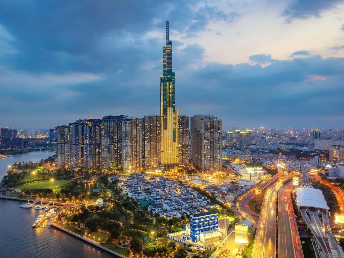 Nửa thế kỷ kể từ ngày vinh dự mang tên Chủ tịch Hồ Chí Minh, thành phố đã vươn mình trở thành đô thị đặc biệt, giữ vai trò đầu tàu kinh tế của cả nước và là một trong những trung tâm phát triển năng động nhất khu vực Đông Nam Á