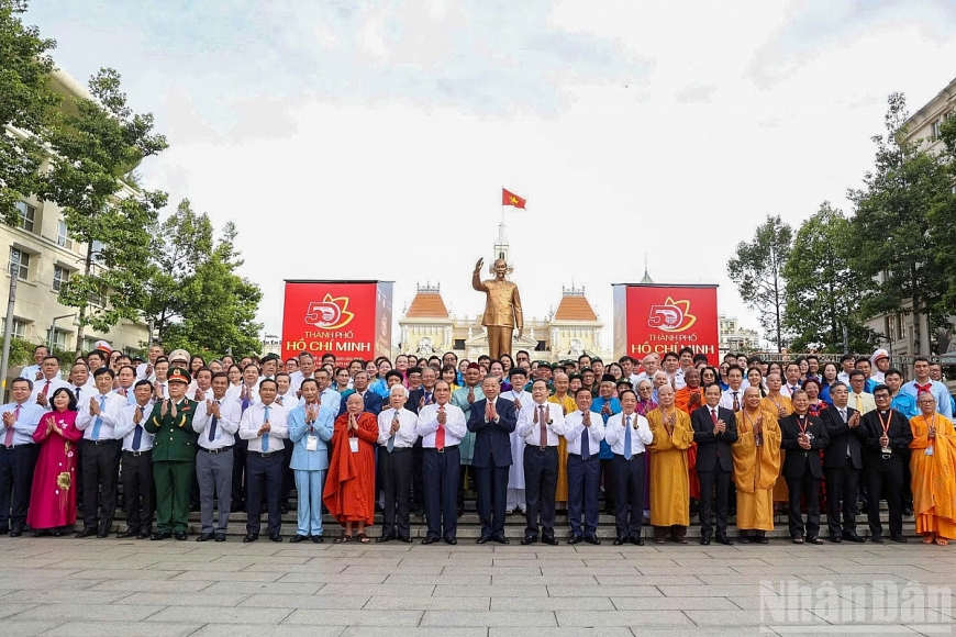 Thành phố Hồ Chí Minh phải viết tiếp chương phát triển mới rực rỡ hơn