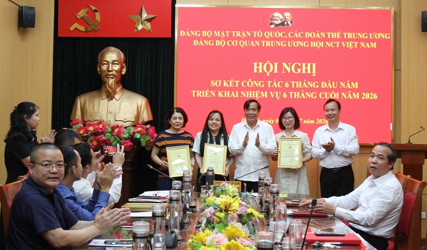 Phát huy vai trò hạt nhân chính trị, lãnh đạo hoàn thành toàn diện nhiệm vụ
