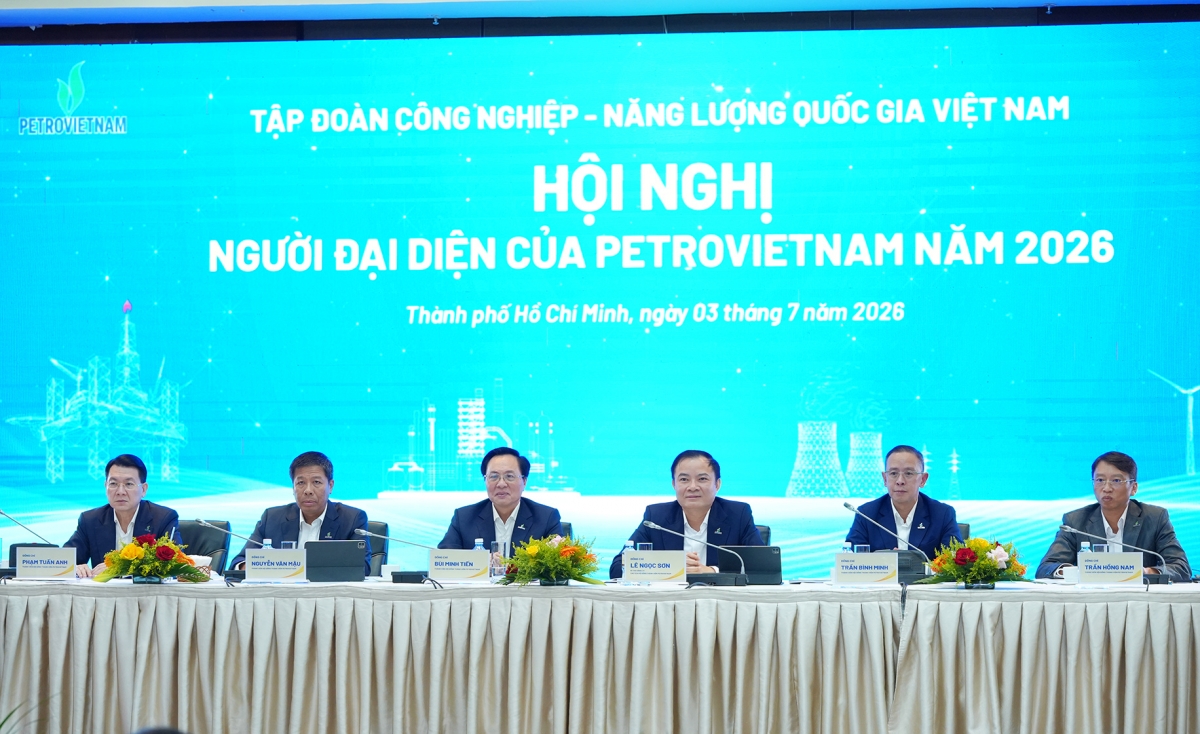 Chủ tịch HĐTV Petrovietnam Lê Ngọc Sơn, cùng các Thành viên HĐTV: Bùi Minh Tiến, Nguyễn Văn Mậu, Phạm Tuấn Anh, Trần Bình Minh, Trần Hồng Nam điều hành Hội nghị Người đại diện năm 2026.