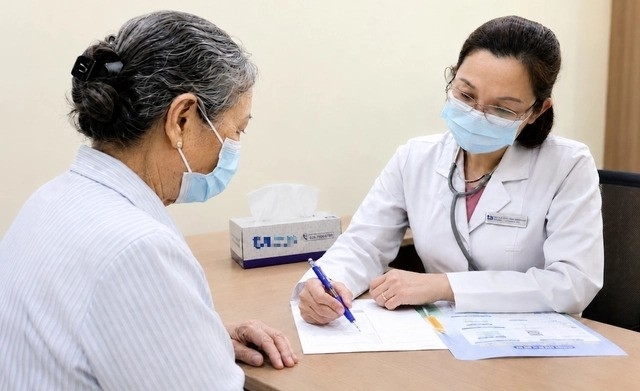Đừng chủ quan với triệu chứng mệt mỏi, sụt cân ở tuổi già