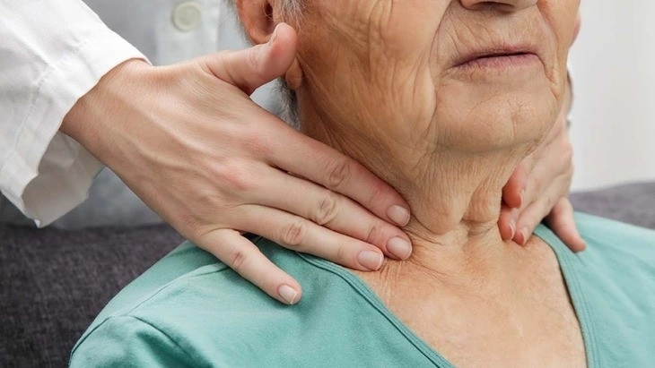Đừng chủ quan với triệu chứng mệt mỏi, sụt cân ở tuổi già