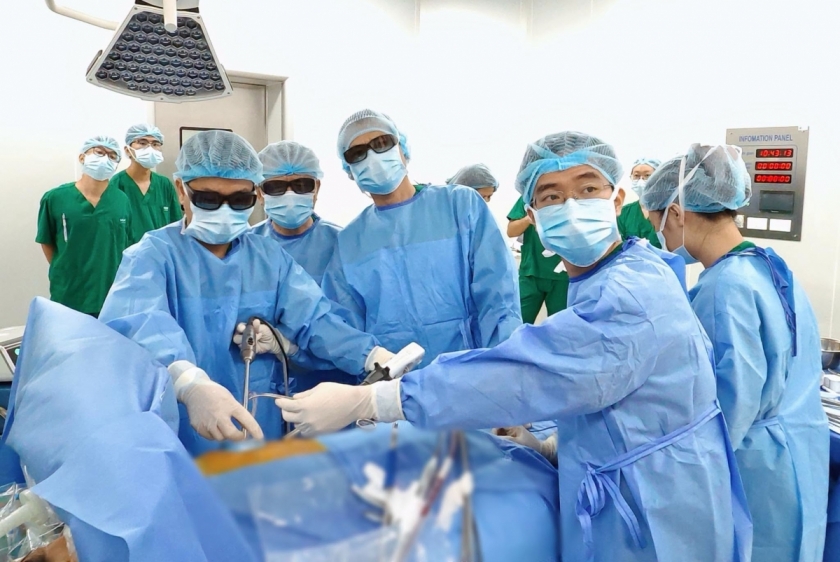 Đi khám đau lưng, bất ngờ phát hiện ung thư phổi giai đoạn sớm Đi khám đau lưng, bất ngờ phát hiện ung thư phổi giai đoạn sớm