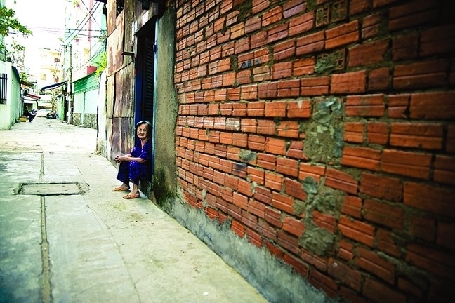 Không chỉ dẫn tới những nguy cơ về sức khỏe tinh thần, tình trạng cô đơn còn liên quan chặt chẽ đến bệnh tật, thậm chí là tử vong ở người cao tuổi. Không chỉ dẫn tới những nguy cơ về sức khỏe tinh thần, tình trạng cô đơn còn liên quan chặt chẽ đến bệnh tật, thậm chí là tử vong ở người cao tuổi.