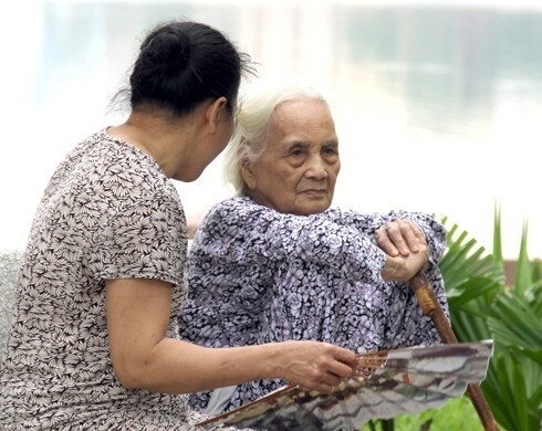 người cao tuổi cần không chỉ là sự chăm lo về vật chất mà còn là sự sẻ chia, kết nối và đồng hành từ gia đình người cao tuổi cần không chỉ là sự chăm lo về vật chất mà còn là sự sẻ chia, kết nối và đồng hành từ gia đình