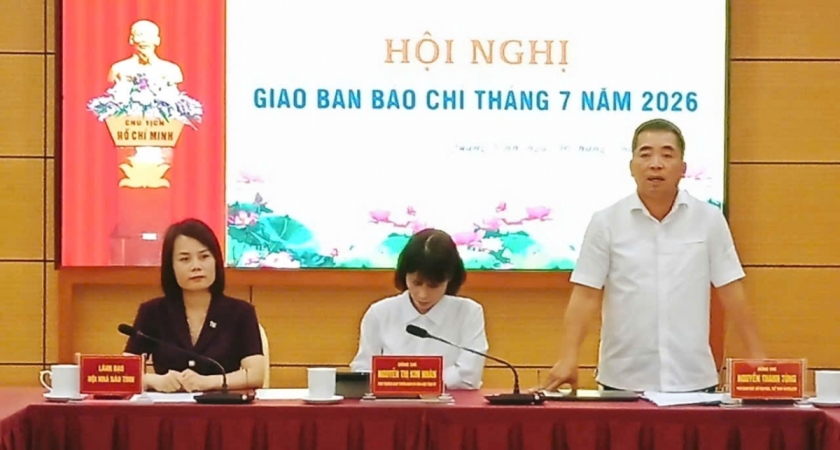 Ông Nguyễn Thanh Tùng, Phó Giám đốc Sở Văn hóa, Thể thao và Du lịch Quảng Ninh thông tin đến các cơ quan báo chí Chương trình nghệ thuật “Mãi mãi tuổi 20”. Ông Nguyễn Thanh Tùng, Phó Giám đốc Sở Văn hóa, Thể thao và Du lịch Quảng Ninh thông tin đến các cơ quan báo chí Chương trình nghệ thuật “Mãi mãi tuổi 20”.