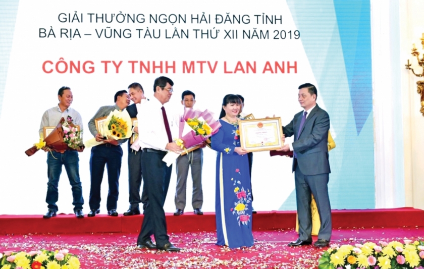 Bà Nguyễn Nam Phương luôn tâm huyết với các hoạt động an sinh xã hội Bà Nguyễn Nam Phương luôn tâm huyết với các hoạt động an sinh xã hội