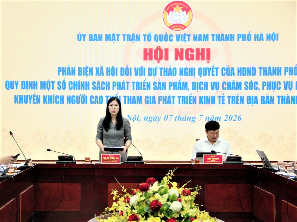 Phó Chủ tịch Thường trực Ủy ban Mặt trận Tổ quốc Việt Nam thành phố Hà Nội Trần Thị Phương Hoa và Phó Chủ tịch Ủy ban Mặt trận Tổ quốc Việt Nam thành phố Hà Nội Phạm Anh Tuấn chủ trì hội nghị. Phó Chủ tịch Thường trực Ủy ban Mặt trận Tổ quốc Việt Nam thành phố Hà Nội Trần Thị Phương Hoa và Phó Chủ tịch Ủy ban Mặt trận Tổ quốc Việt Nam thành phố Hà Nội Phạm Anh Tuấn chủ trì hội nghị.