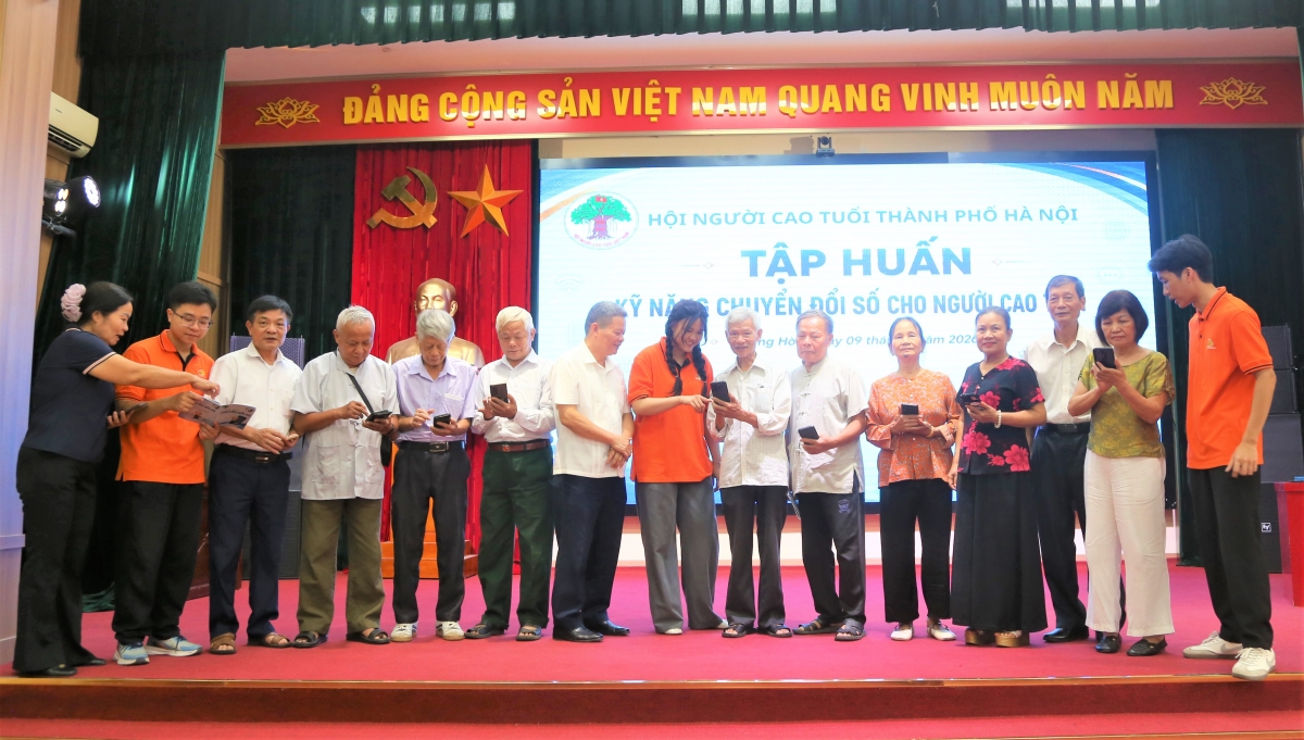 Hội Người cao tuổi thành phố Hà Nội đẩy mạnh tập huấn chuyển đổi số cho hội viên từ cơ sở Hội Người cao tuổi thành phố Hà Nội đẩy mạnh tập huấn chuyển đổi số cho hội viên từ cơ sở