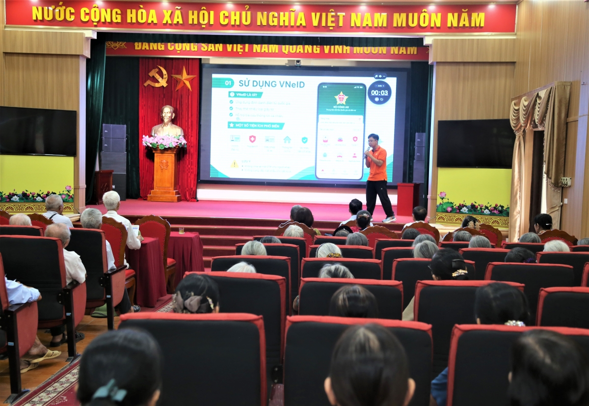 Hội Người cao tuổi thành phố Hà Nội đẩy mạnh tập huấn chuyển đổi số cho hội viên từ cơ sở Hội Người cao tuổi thành phố Hà Nội đẩy mạnh tập huấn chuyển đổi số cho hội viên từ cơ sở