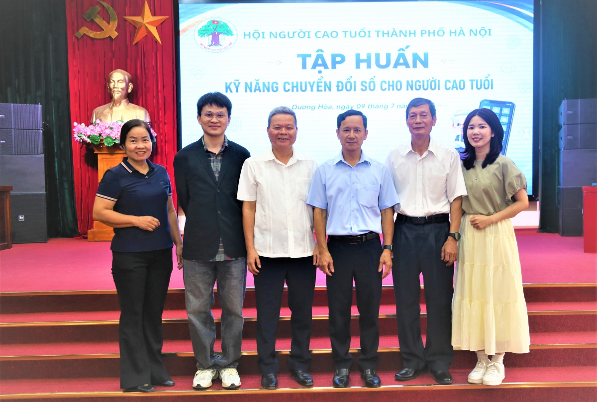 Hội Người cao tuổi thành phố Hà Nội đẩy mạnh tập huấn chuyển đổi số cho hội viên từ cơ sở Hội Người cao tuổi thành phố Hà Nội đẩy mạnh tập huấn chuyển đổi số cho hội viên từ cơ sở