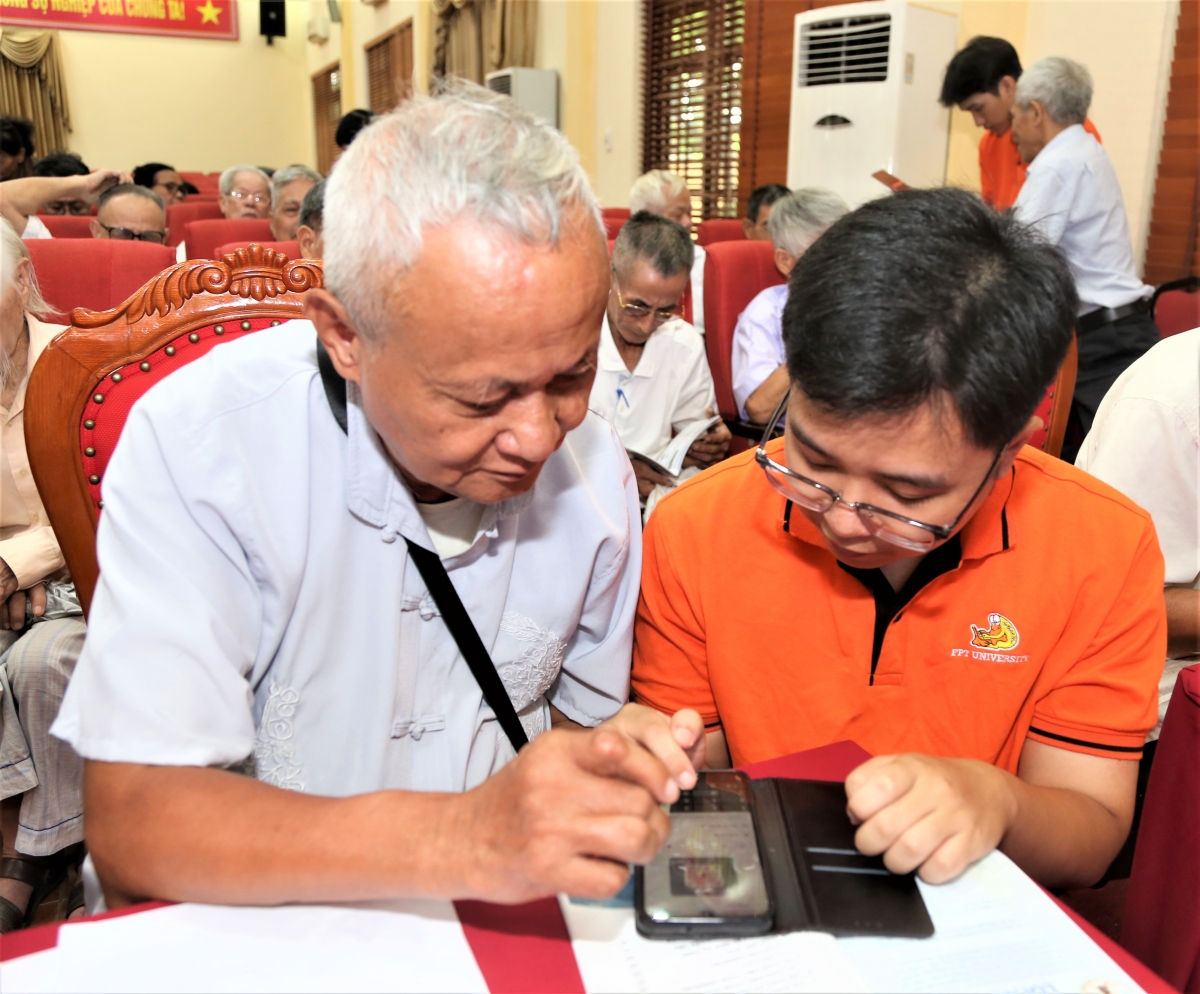 Hội Người cao tuổi thành phố Hà Nội đẩy mạnh tập huấn chuyển đổi số cho hội viên từ cơ sở Hội Người cao tuổi thành phố Hà Nội đẩy mạnh tập huấn chuyển đổi số cho hội viên từ cơ sở