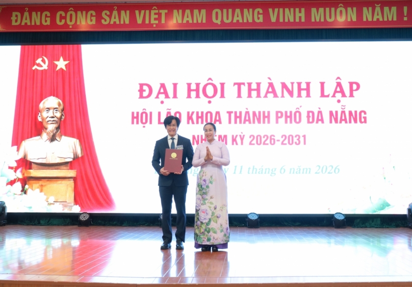 Đà Nẵng thành lập Hội Lão khoa, mở ra giai đoạn phát triển mới cho chuyên ngành lão khoa, góp phần thực hiện hiệu quả chiến lược thích ứng với già hóa dân số. 2,3: Đà Nẵng khẳng định chăm sóc NCT là chiến lược phát triển bền vững. Đà Nẵng thành lập Hội Lão khoa, mở ra giai đoạn phát triển mới cho chuyên ngành lão khoa, góp phần thực hiện hiệu quả chiến lược thích ứng với già hóa dân số. 2,3: Đà Nẵng khẳng định chăm sóc NCT là chiến lược phát triển bền vững.