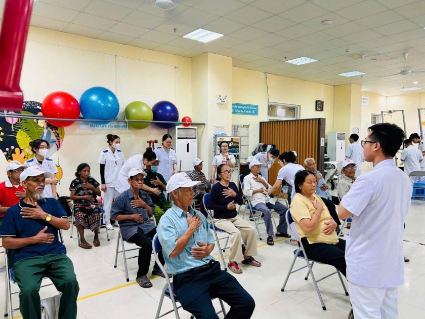 Chăm sóc NCT là chiến lược phát triển bền vững Chăm sóc NCT là chiến lược phát triển bền vững
