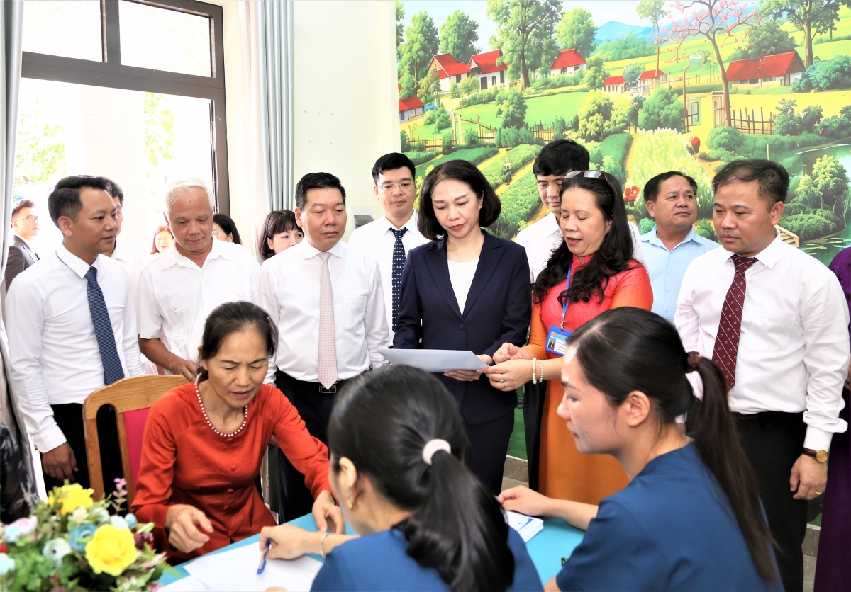 Lãnh đạo thành phố Hà Nội thăm mô hình chăm sóc người cao tuổi ban ngày xã Quốc Oai