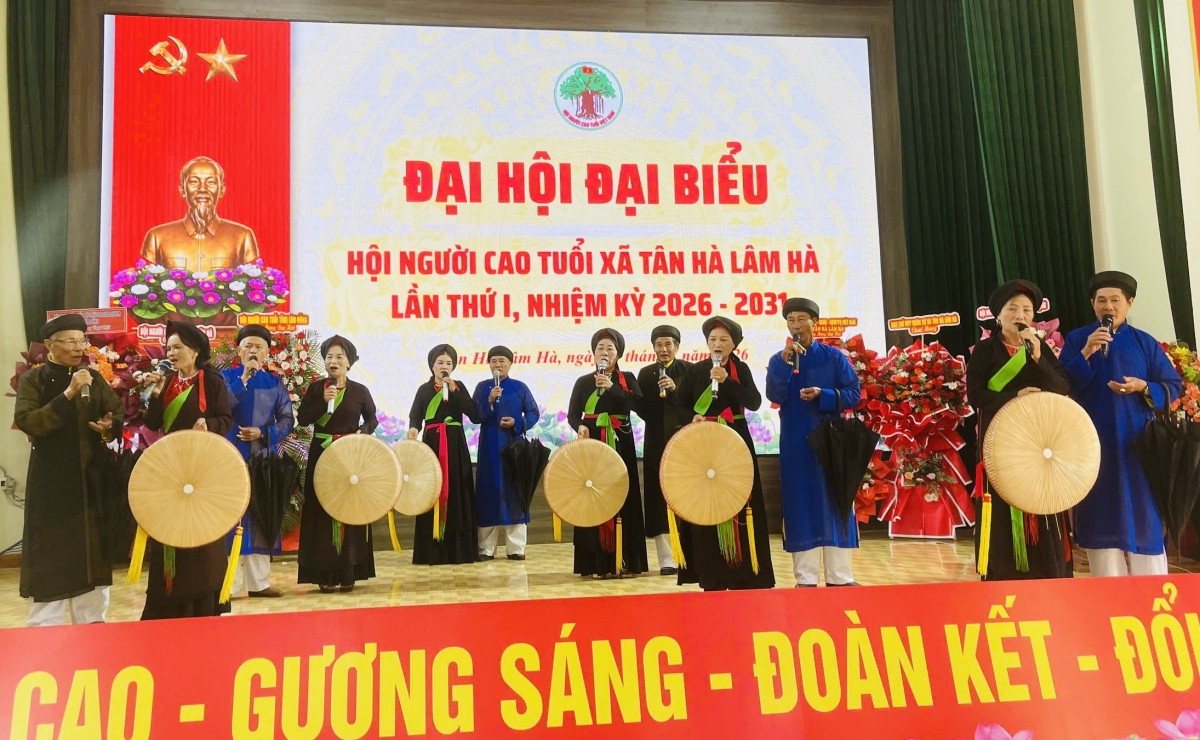 Văn nghệ chào mừng Đại hội Hội Người cao tuổi xã Tân Hà Nam Hà