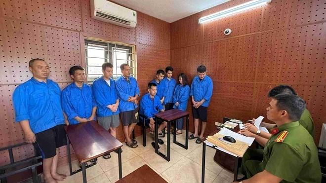 Lực lượng chức năng triệt phá đường dây cá độ bóng đá liên tỉnh. Ảnh Cơ quan Công an. Lực lượng chức năng triệt phá đường dây cá độ bóng đá liên tỉnh. Ảnh Cơ quan Công an.