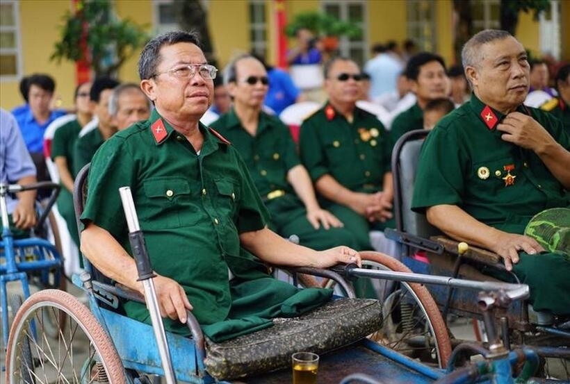Dáng đứng người thương binh Dáng đứng người thương binh