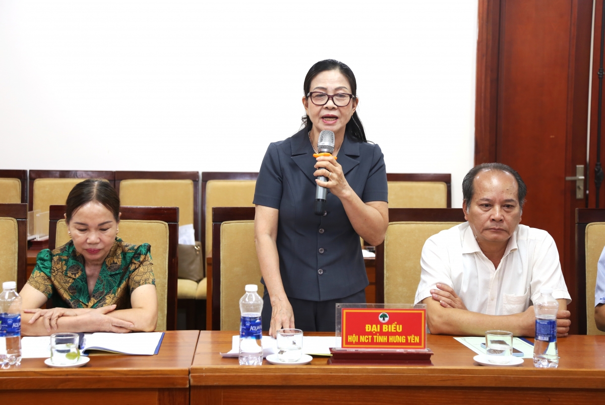 Bà Nguyễn Thị Hoa, Chủ tịch Hội Người cao tuổi tỉnh Hưng Yên phát biểu Bà Nguyễn Thị Hoa, Chủ tịch Hội Người cao tuổi tỉnh Hưng Yên phát biểu