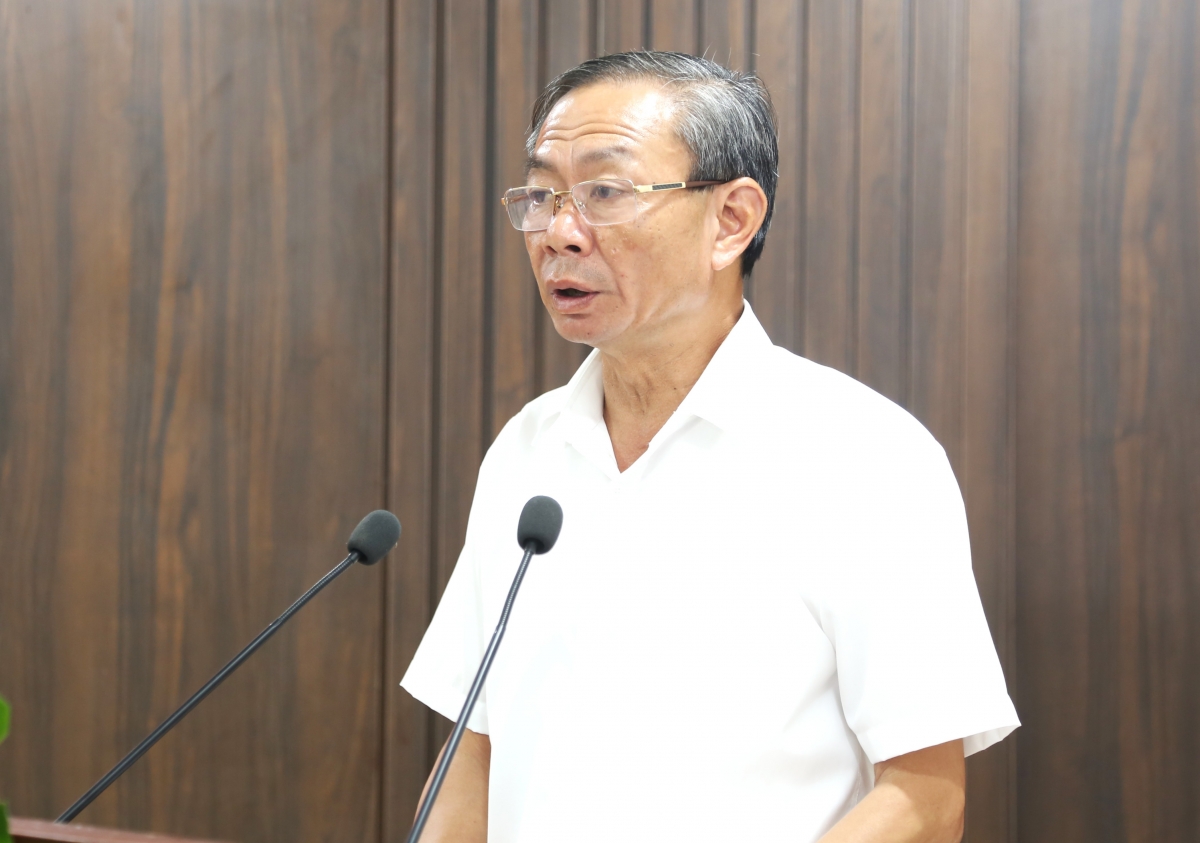 Ông Đinh Công Thực phát biểu chào mừng Ông Đinh Công Thực phát biểu chào mừng
