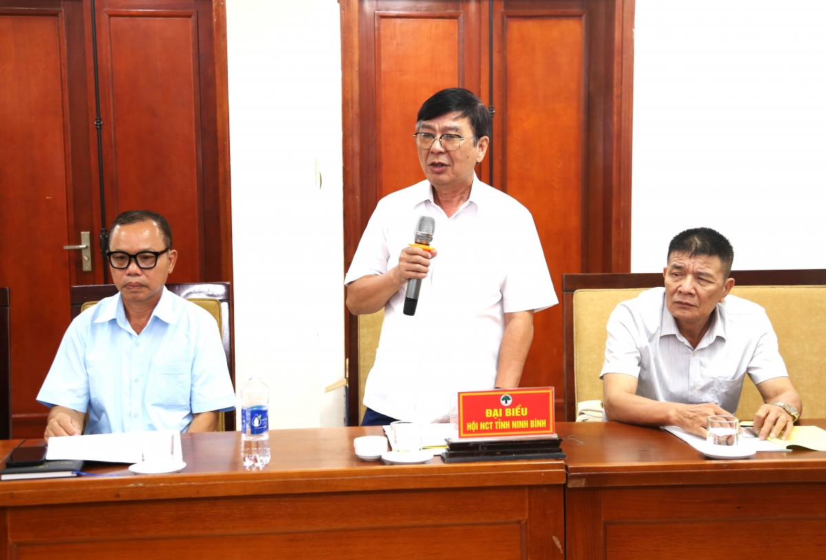 Ông Đinh Ngọc Hà, Chủ tịch Hội Người cao tuổi tỉnh Ninh Bình phát biểu Ông Đinh Ngọc Hà, Chủ tịch Hội Người cao tuổi tỉnh Ninh Bình phát biểu
