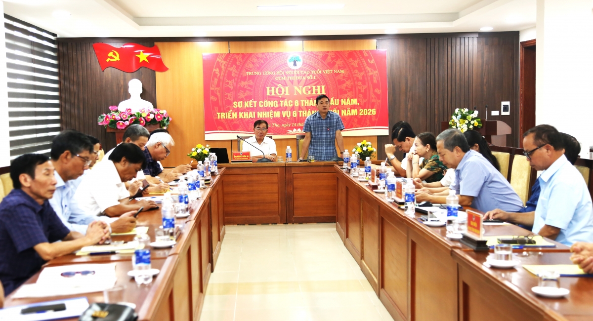 Ông Nguyễn Thành Văn, Phó Chủ tịch Hội Người cao tuổi tinh Phú Thọ phát biểu Ông Nguyễn Thành Văn, Phó Chủ tịch Hội Người cao tuổi tinh Phú Thọ phát biểu