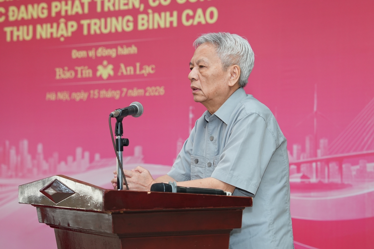 Các đại biểu tham luận tại Hội thảo