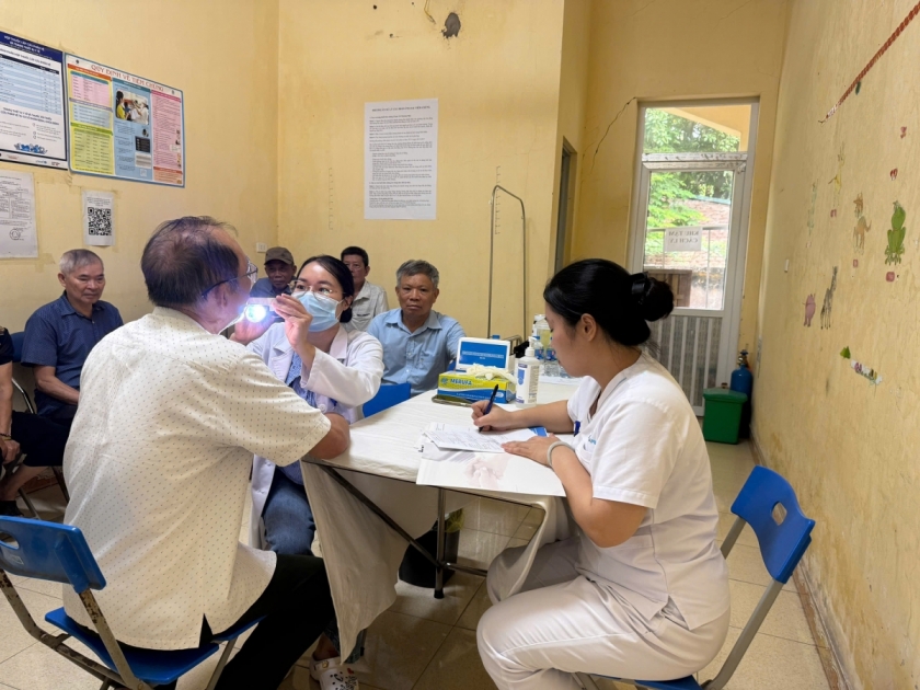 Hơn 200 người có công phường Dương Nội được khám sức khỏe miễn phí nhân dịp 27/7