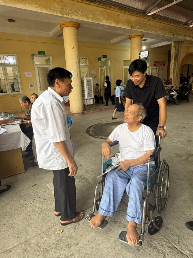 Hơn 200 người có công phường Dương Nội được khám sức khỏe miễn phí nhân dịp 27/7