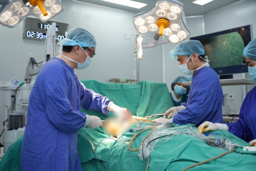 Vinmec Hải Phòng “hồi sinh” lồng ngực bị lõm cho cậu bé 13 tuổi bằng ca phẫu thuật tạo hình phức tạp Vinmec Hải Phòng “hồi sinh” lồng ngực bị lõm cho cậu bé 13 tuổi bằng ca phẫu thuật tạo hình phức tạp