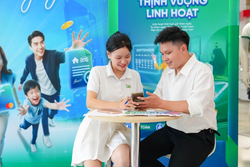 CBNV VPBank trực tiếp tư vấn cho khách hàng tại “VPBank tới rồi, mở