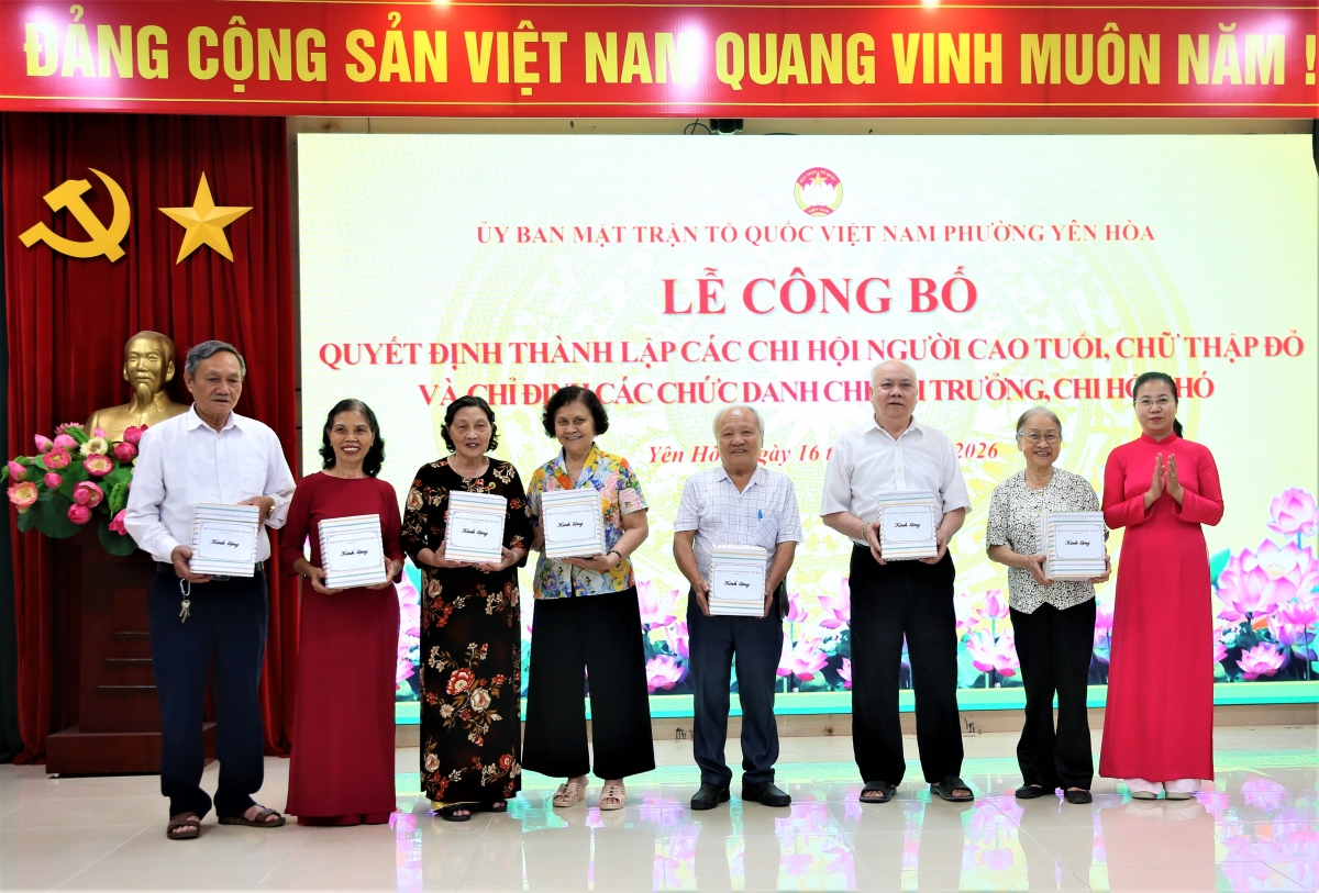 Tặng quà tri ân các Chi hội trưởng nghỉ công tác Tặng quà tri ân các Chi hội trưởng nghỉ công tác