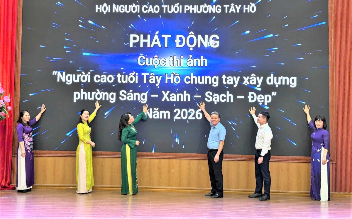 Các đại biểu nhấn nút khai mạc cuộc thi Các đại biểu nhấn nút khai mạc cuộc thi