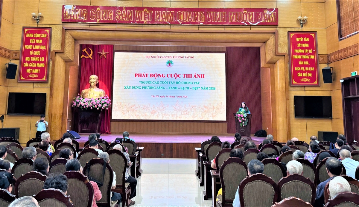 Người cao tuổi Tây Hồ lan tỏa phong trào “Sáng - Xanh - Sạch - Đẹp” Người cao tuổi Tây Hồ lan tỏa phong trào “Sáng - Xanh - Sạch - Đẹp”