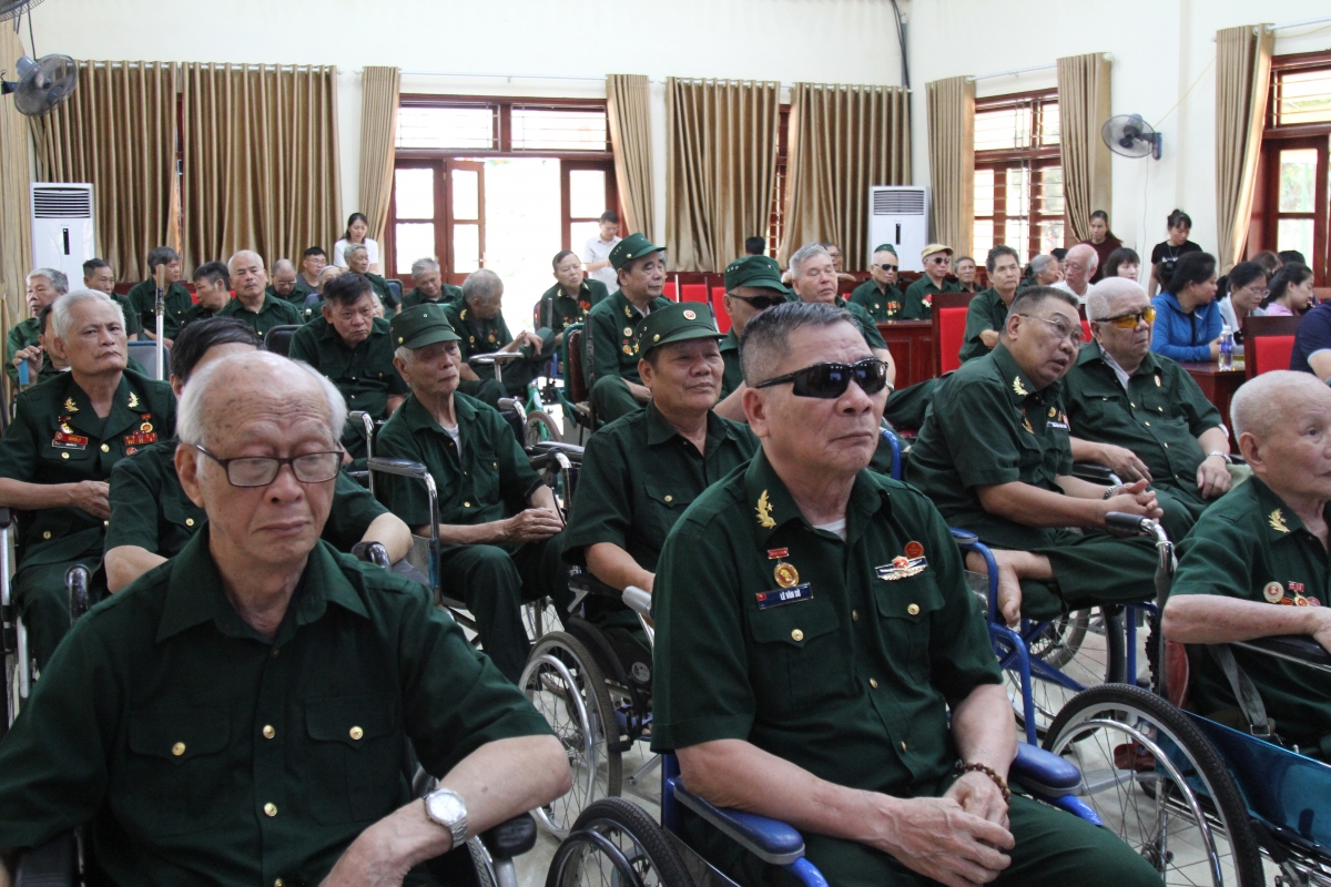 2-các thương binh, bệnh binh đang điều dưỡng tại Trung tâm Điều dưỡng Duy Tiên, tỉnh Ninh Bình