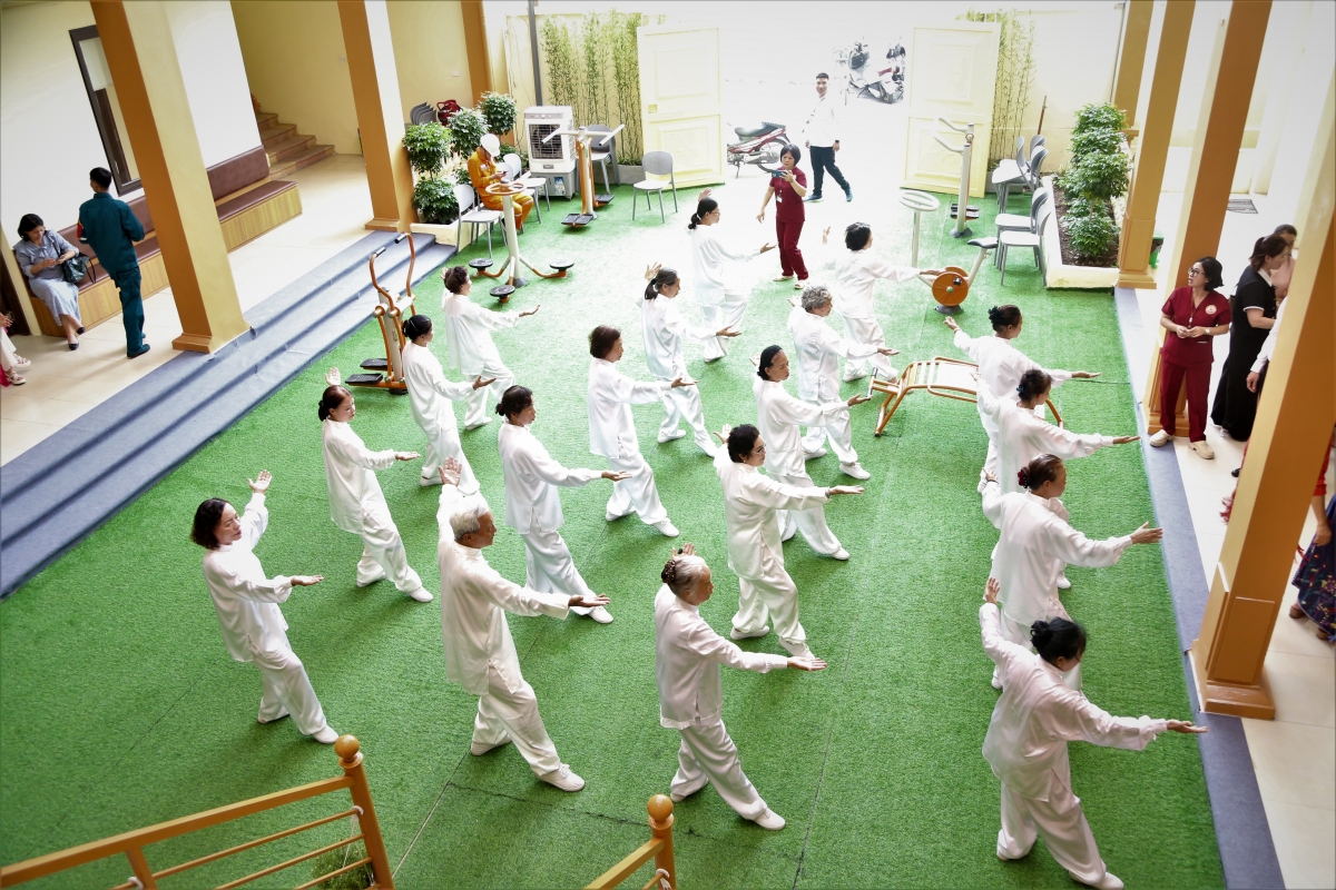 Khu vực người cao tuổi tập dưỡng sinh, khiêu vũ và vận động Khu vực người cao tuổi tập dưỡng sinh, khiêu vũ và vận động