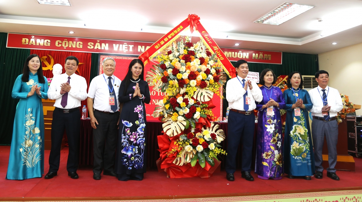 Lãnh đạo tỉnh Lạng Sơn tặng hoa chúc mừng Đại hội Lãnh đạo tỉnh Lạng Sơn tặng hoa chúc mừng Đại hội