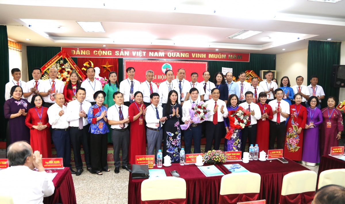 Lãnh đạo Trung ương Hội và lãnh đạo tỉnh Lạng Sơn tặng hoa chúc mừng Ban Chấp hành Hội Người cao tuổi tỉnh Lãnh đạo Trung ương Hội và lãnh đạo tỉnh Lạng Sơn tặng hoa chúc mừng Ban Chấp hành Hội Người cao tuổi tỉnh