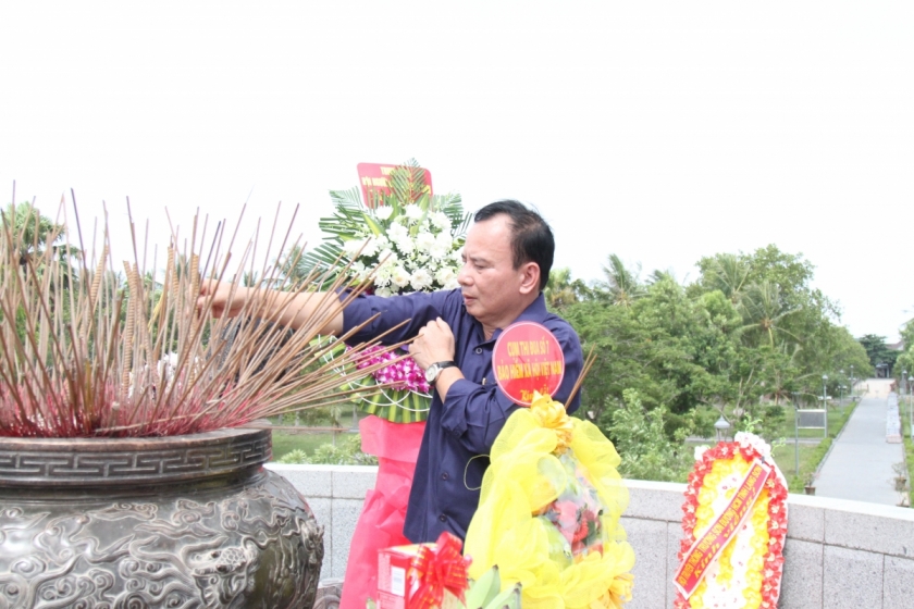 Hành trình về nguồn tri ân các anh hùng liệt sĩ
