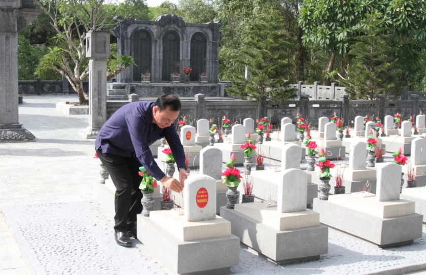 Hành trình về nguồn tri ân các anh hùng liệt sĩ